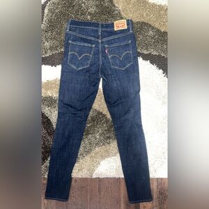 BRAND NEW LEVI SKINNYS SIZE 26